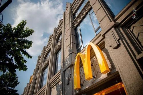 人民(mín)财評：落地面包撿回貨架，食品安(ān)全意識卻落了地